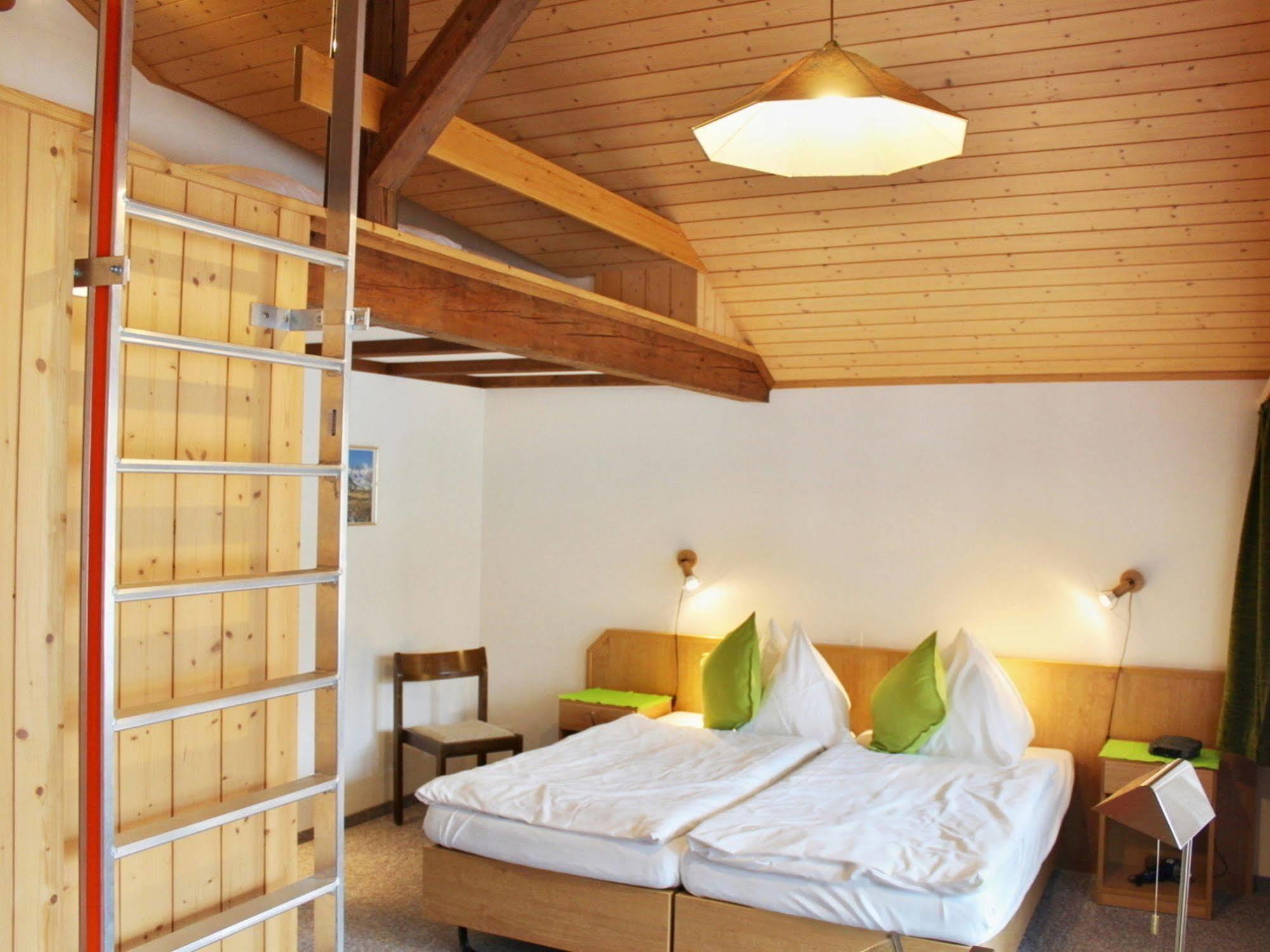 Hotel Alpina Kandersteg Exterior photo